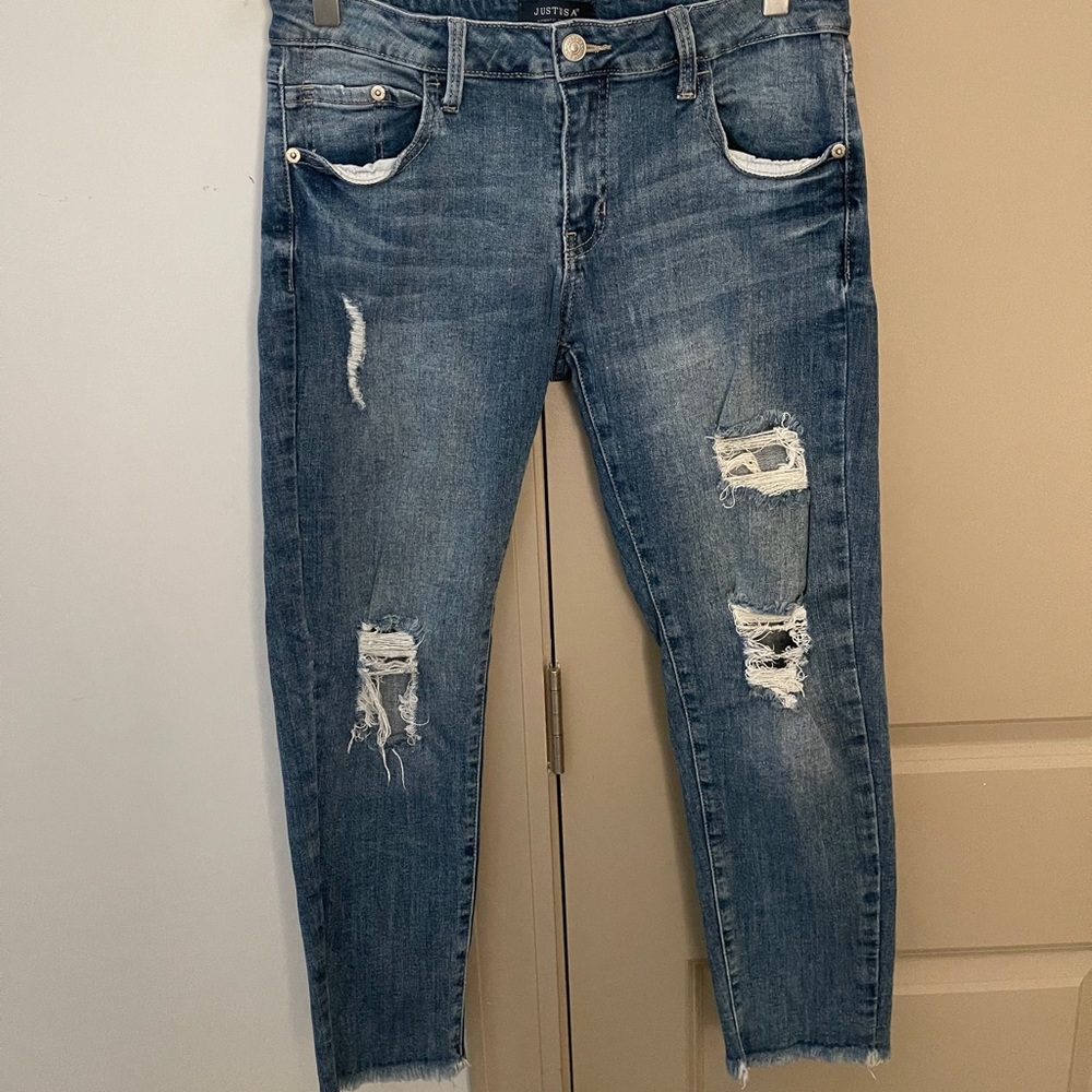 Just USA Capri Distressed Skinny Jeans
